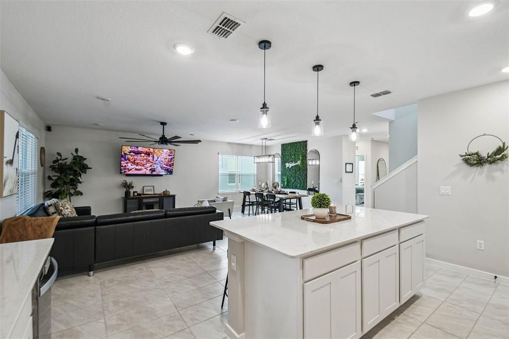 En Venta: $475,000 (4 camas, 3 baños, 2482 Pies cuadrados)