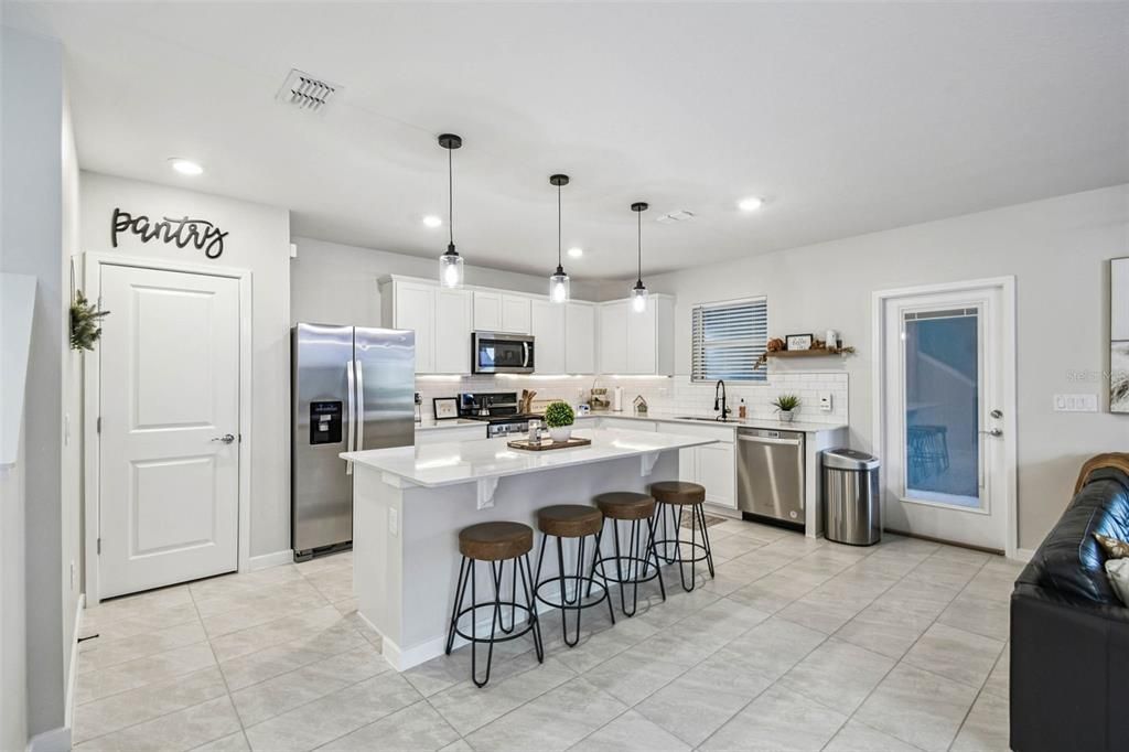 En Venta: $475,000 (4 camas, 3 baños, 2482 Pies cuadrados)