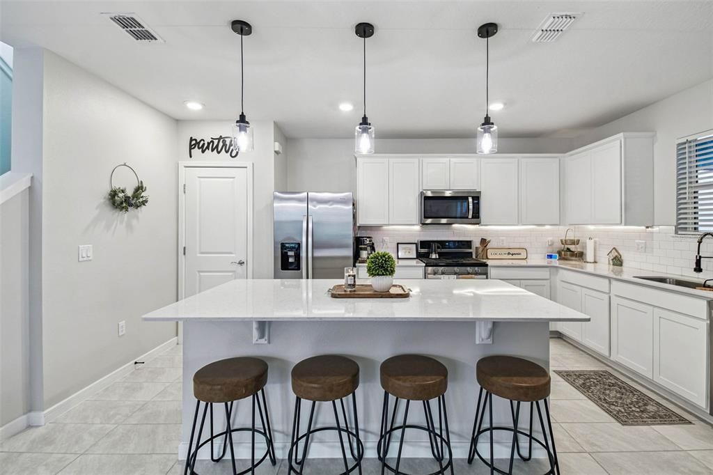 En Venta: $475,000 (4 camas, 3 baños, 2482 Pies cuadrados)