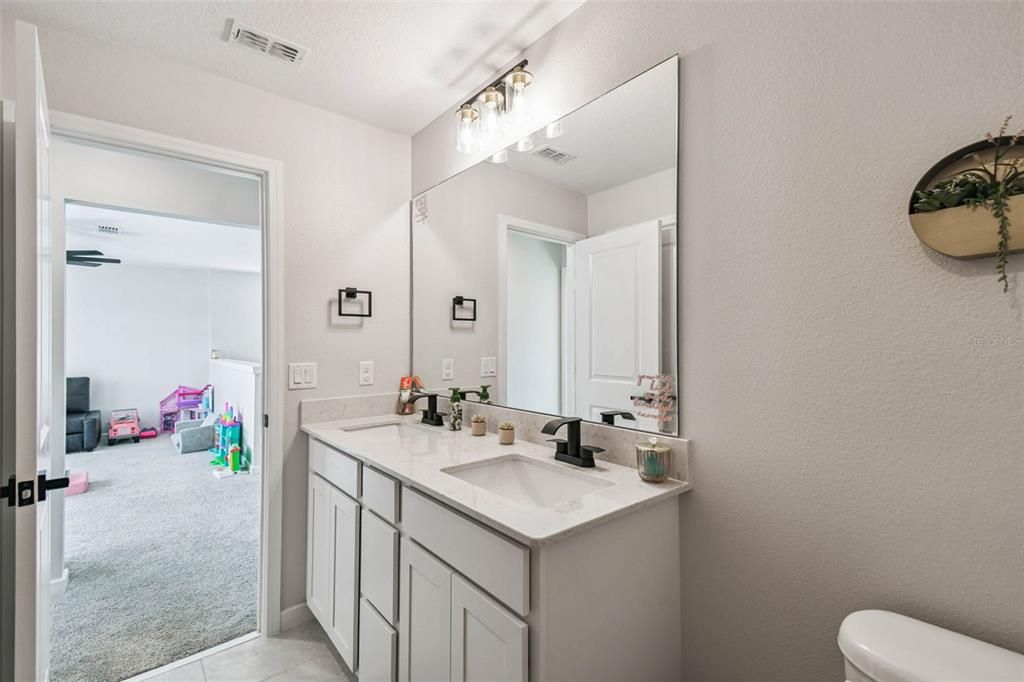 En Venta: $475,000 (4 camas, 3 baños, 2482 Pies cuadrados)