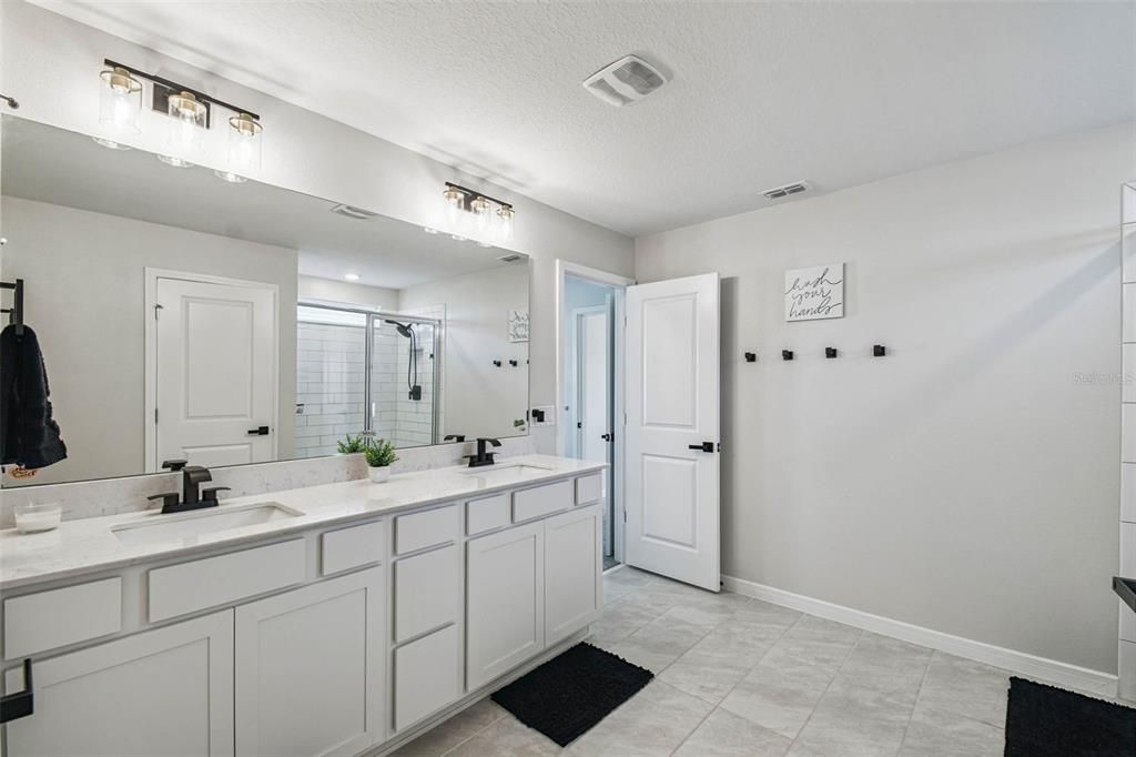 En Venta: $475,000 (4 camas, 3 baños, 2482 Pies cuadrados)