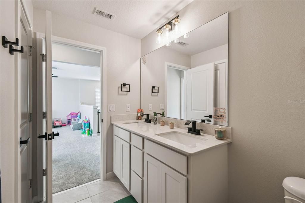 En Venta: $475,000 (4 camas, 3 baños, 2482 Pies cuadrados)