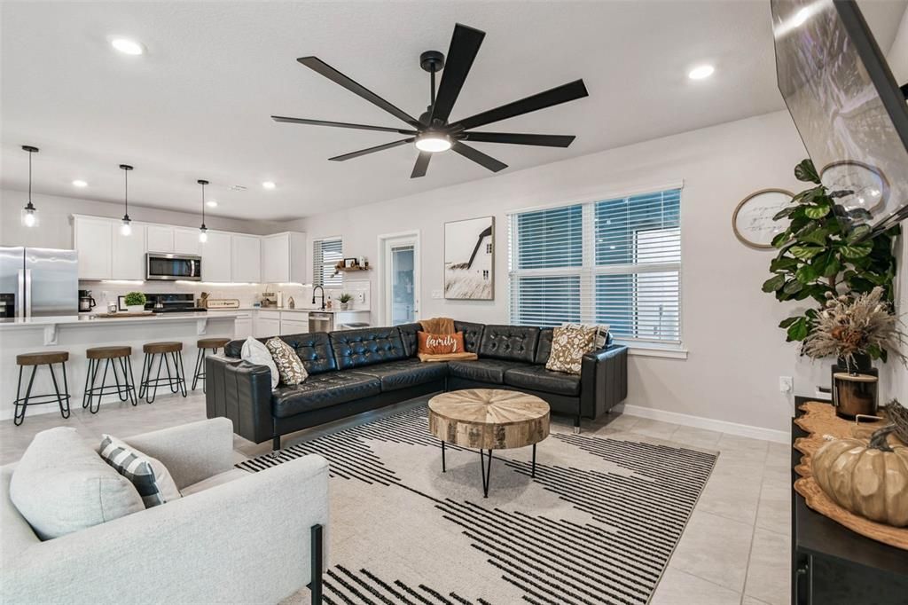 En Venta: $475,000 (4 camas, 3 baños, 2482 Pies cuadrados)