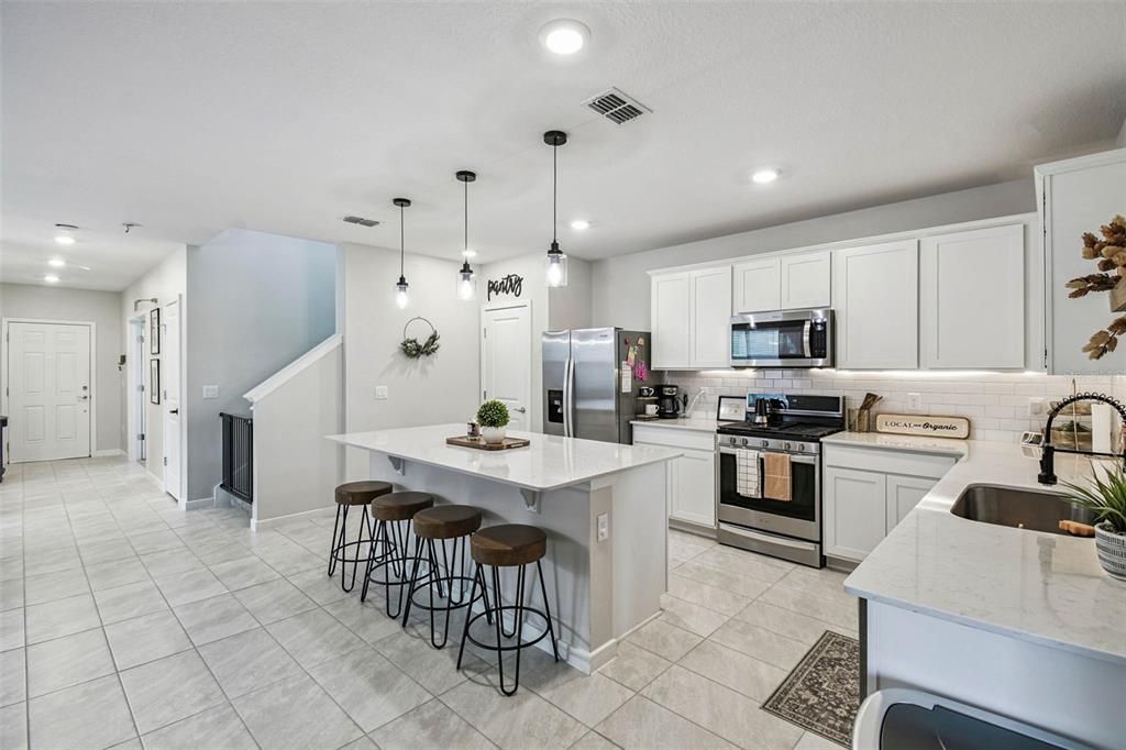 En Venta: $475,000 (4 camas, 3 baños, 2482 Pies cuadrados)