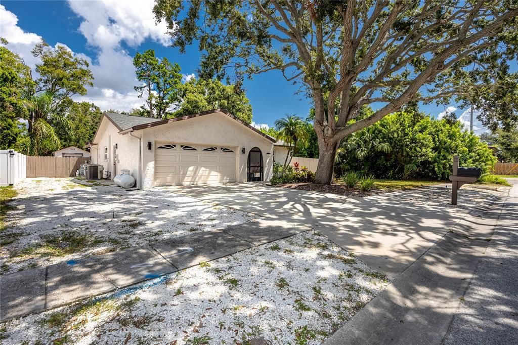 For Rent: $3,250 (3 beds, 2 baths, 1516 Square Feet)