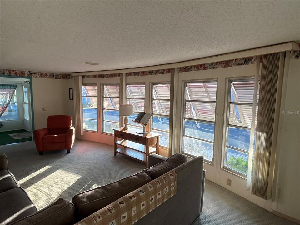 For Sale: $185,500 (2 beds, 2 baths, 1272 Square Feet)