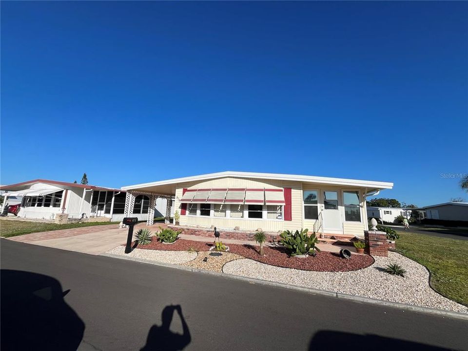 For Sale: $185,500 (2 beds, 2 baths, 1272 Square Feet)