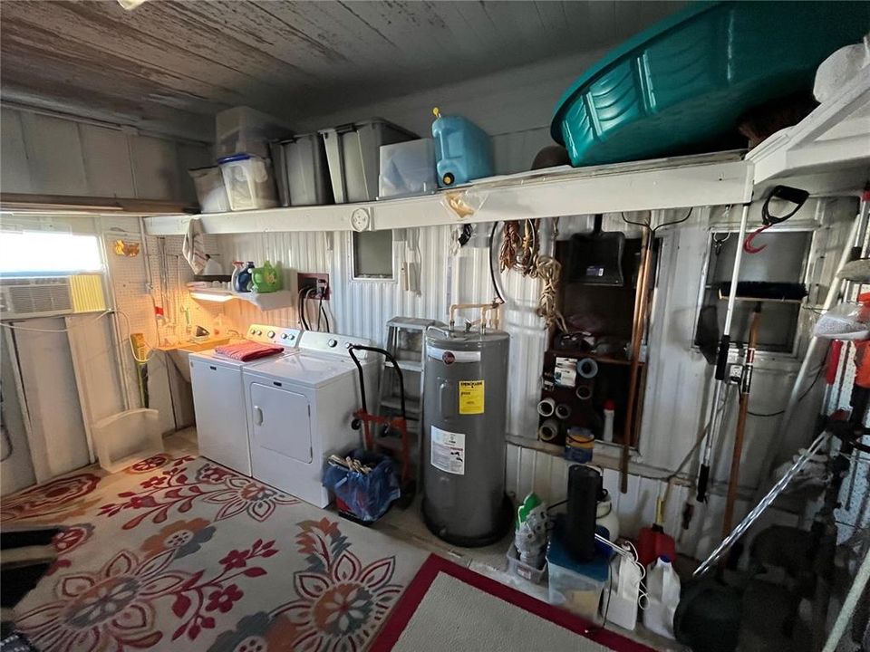 For Sale: $185,500 (2 beds, 2 baths, 1272 Square Feet)