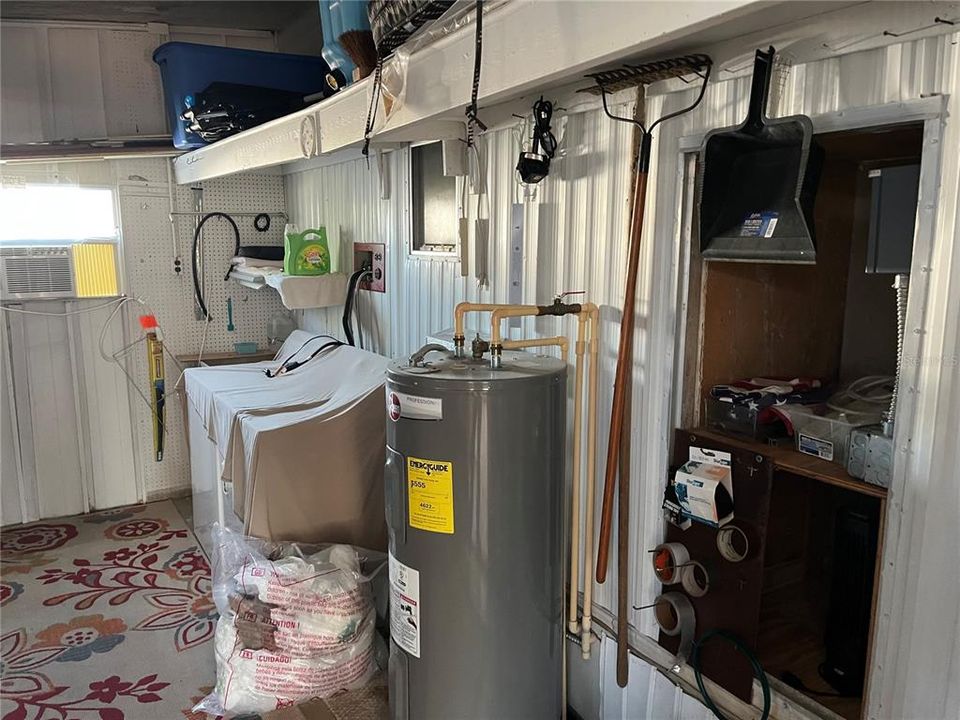 For Sale: $185,500 (2 beds, 2 baths, 1272 Square Feet)