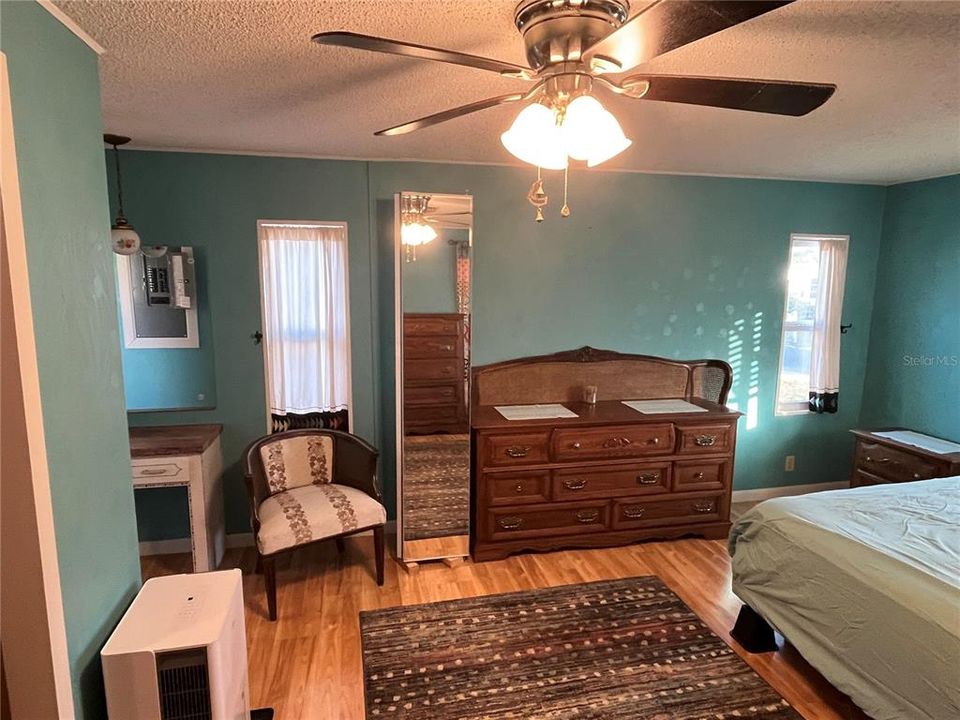 For Sale: $185,500 (2 beds, 2 baths, 1272 Square Feet)