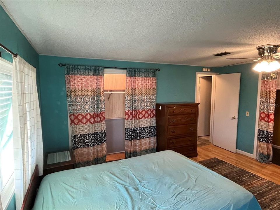 For Sale: $185,500 (2 beds, 2 baths, 1272 Square Feet)
