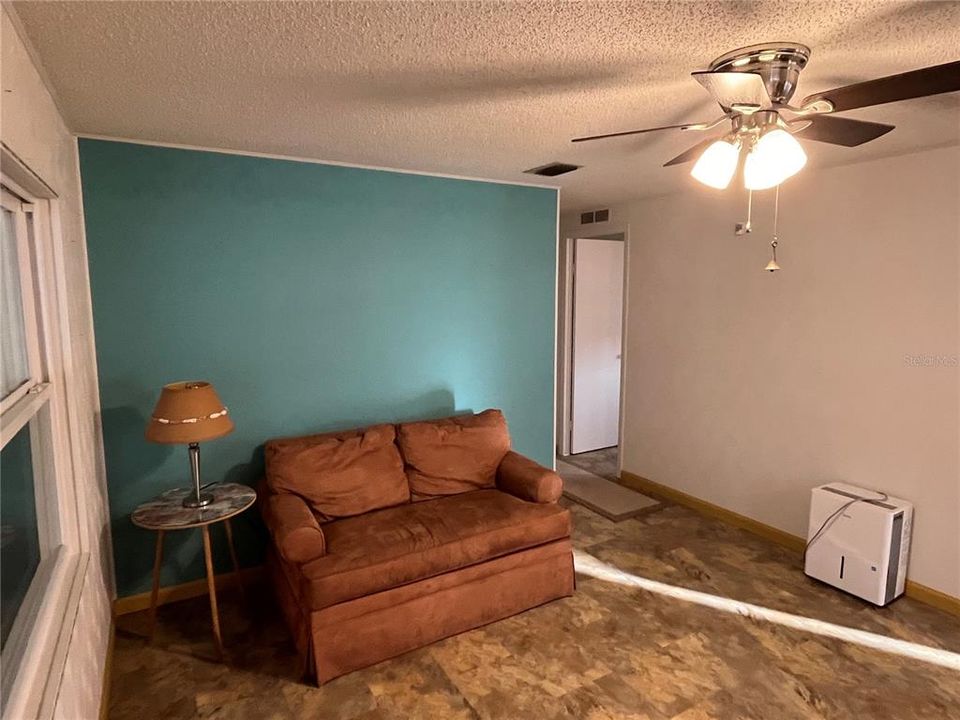 For Sale: $185,500 (2 beds, 2 baths, 1272 Square Feet)