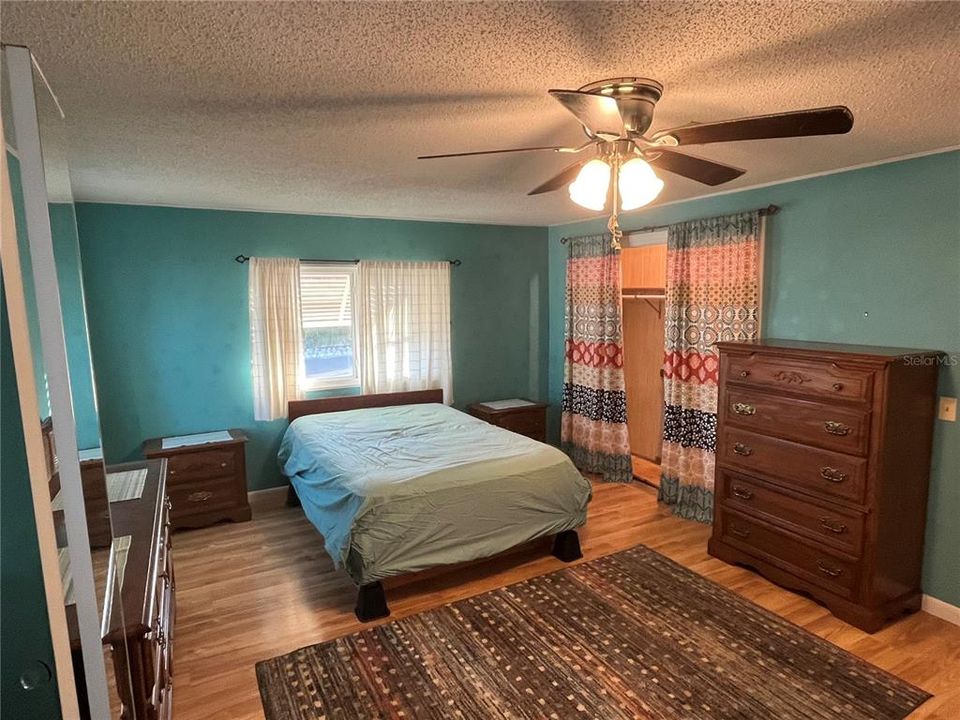 For Sale: $185,500 (2 beds, 2 baths, 1272 Square Feet)