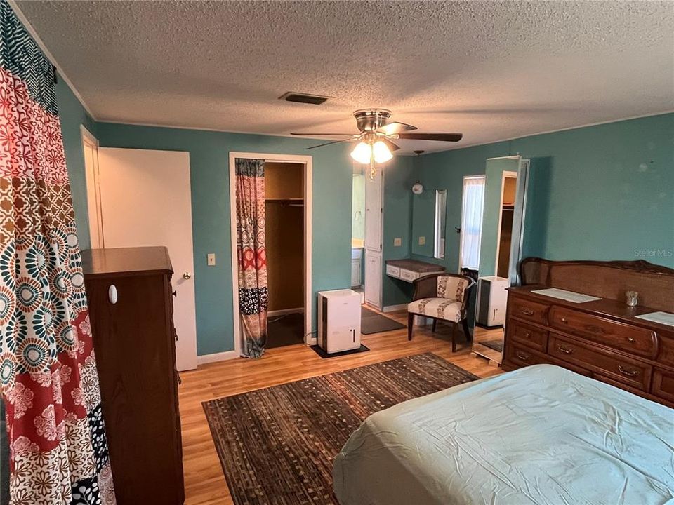 For Sale: $185,500 (2 beds, 2 baths, 1272 Square Feet)