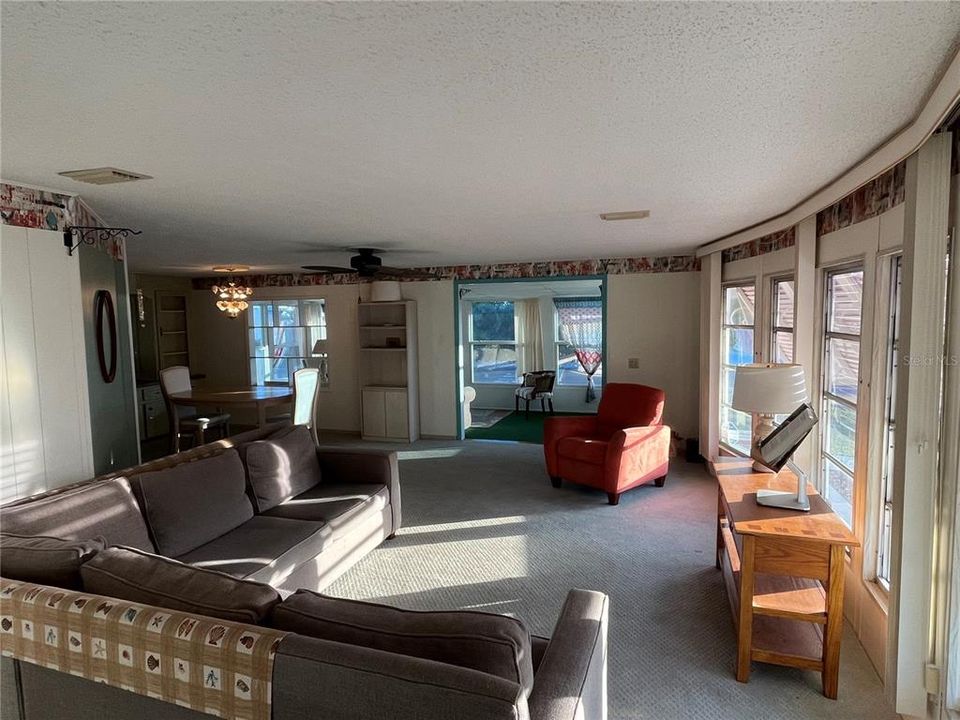 For Sale: $185,500 (2 beds, 2 baths, 1272 Square Feet)