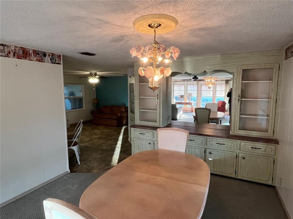 For Sale: $185,500 (2 beds, 2 baths, 1272 Square Feet)