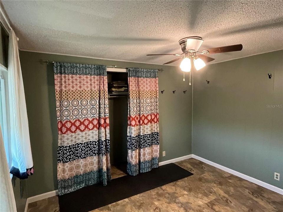 For Sale: $185,500 (2 beds, 2 baths, 1272 Square Feet)