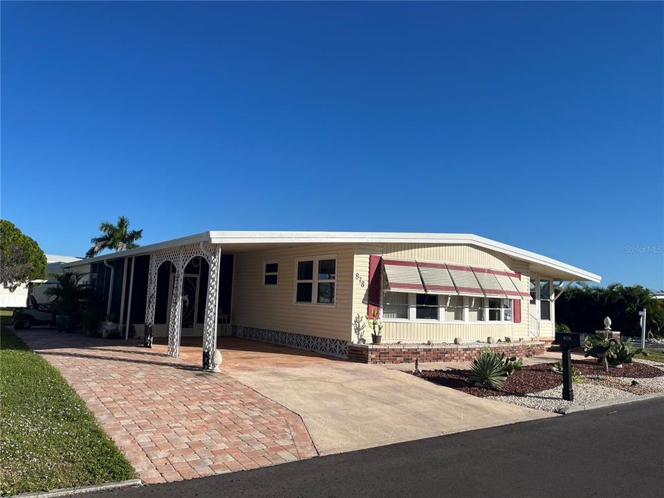 For Sale: $185,500 (2 beds, 2 baths, 1272 Square Feet)