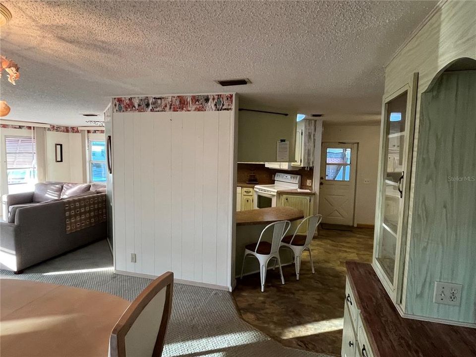 For Sale: $185,500 (2 beds, 2 baths, 1272 Square Feet)