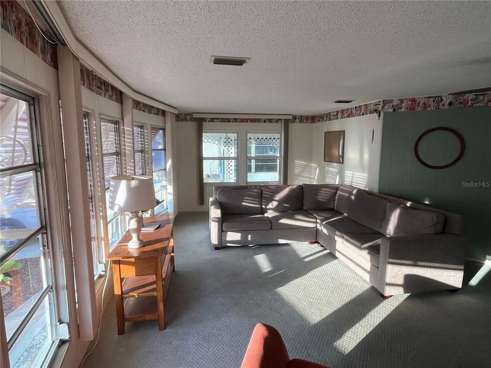 For Sale: $185,500 (2 beds, 2 baths, 1272 Square Feet)
