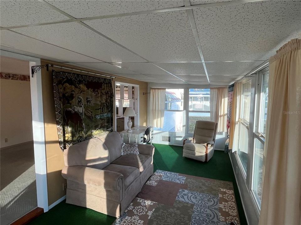 For Sale: $185,500 (2 beds, 2 baths, 1272 Square Feet)