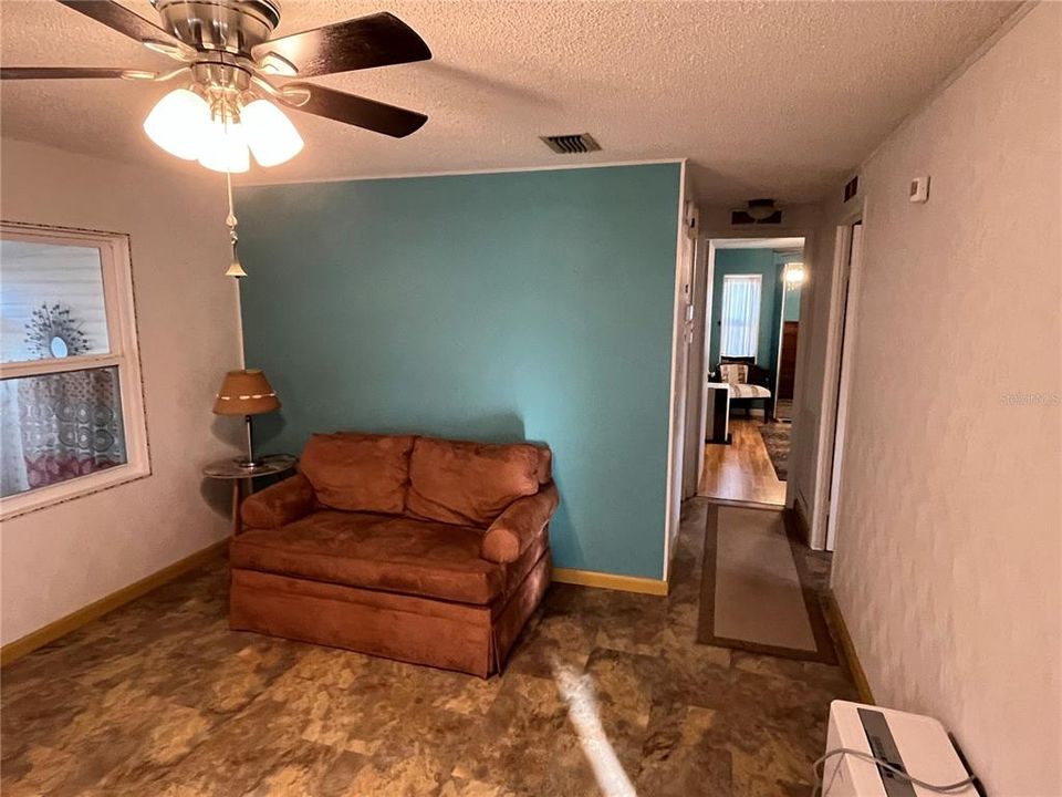 For Sale: $185,500 (2 beds, 2 baths, 1272 Square Feet)