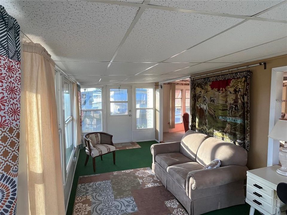 For Sale: $185,500 (2 beds, 2 baths, 1272 Square Feet)