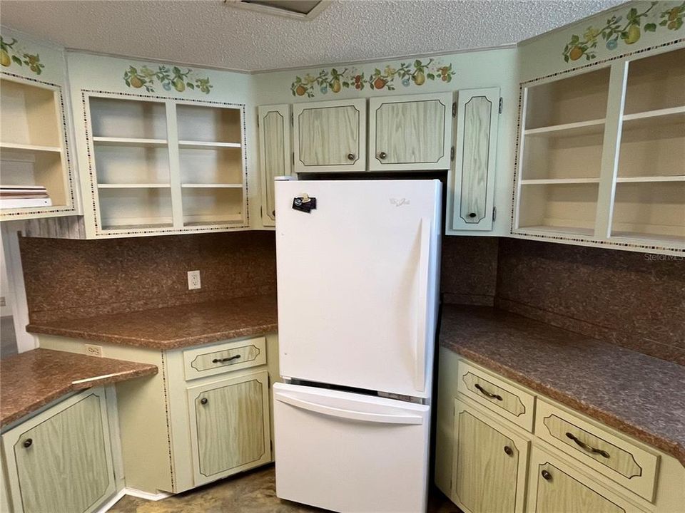 For Sale: $185,500 (2 beds, 2 baths, 1272 Square Feet)