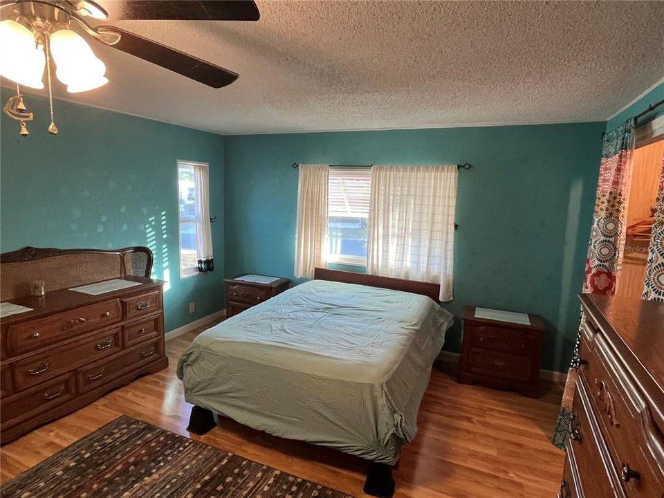 For Sale: $185,500 (2 beds, 2 baths, 1272 Square Feet)