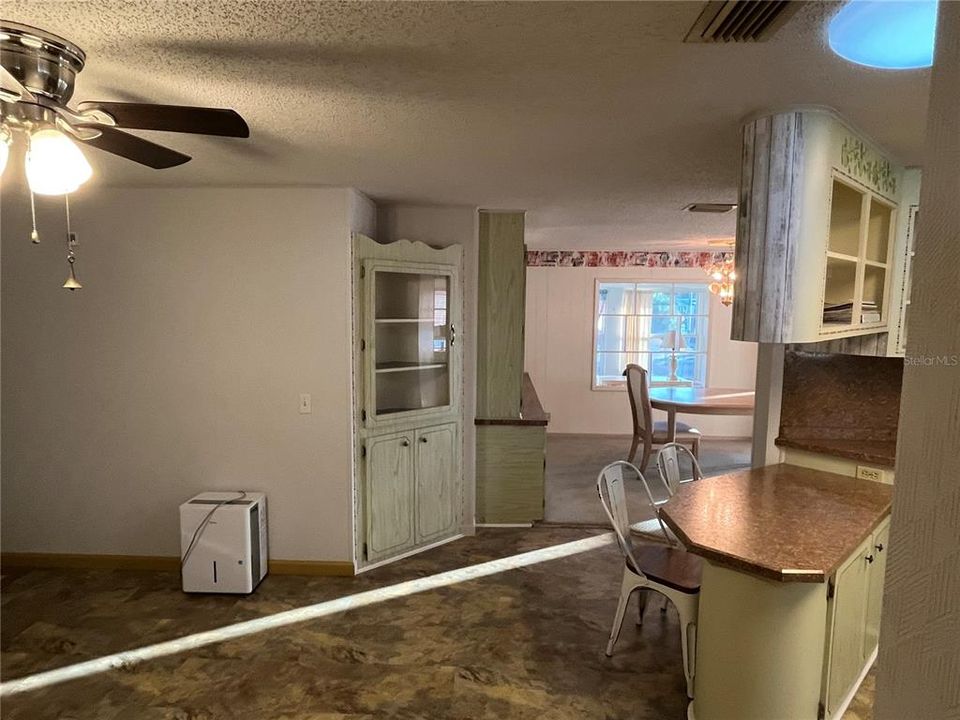 For Sale: $185,500 (2 beds, 2 baths, 1272 Square Feet)