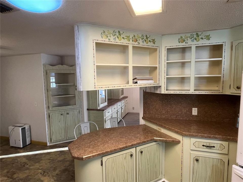 For Sale: $185,500 (2 beds, 2 baths, 1272 Square Feet)