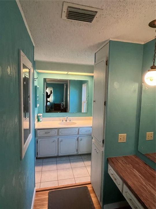 For Sale: $185,500 (2 beds, 2 baths, 1272 Square Feet)