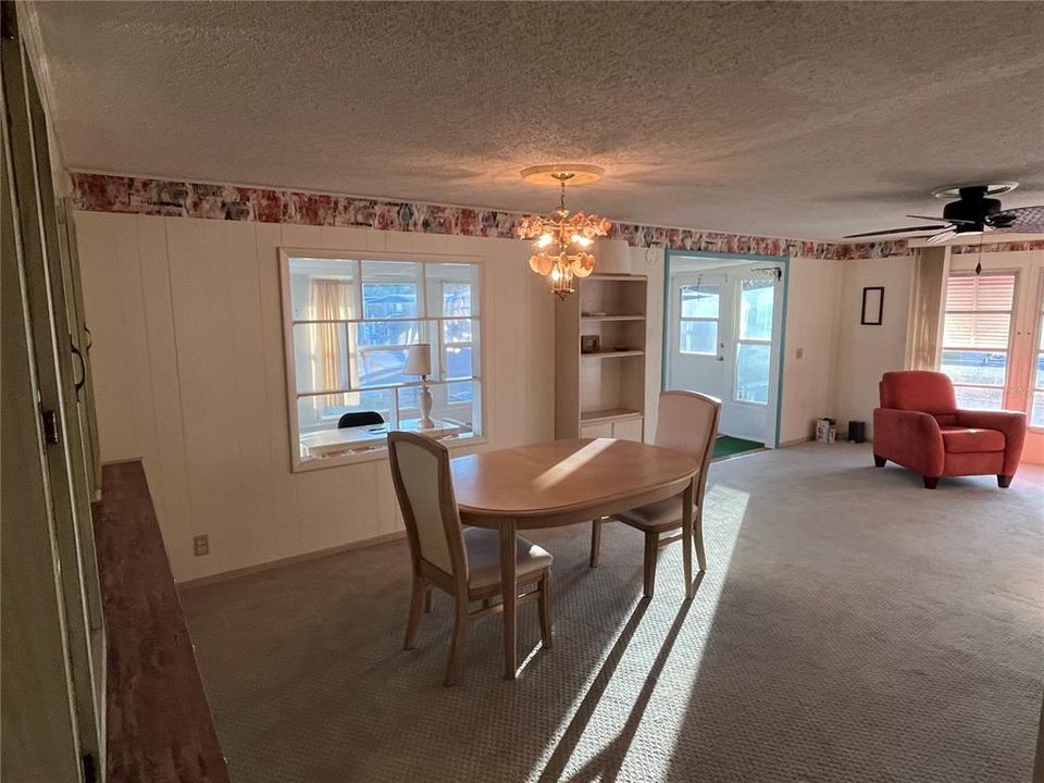 For Sale: $185,500 (2 beds, 2 baths, 1272 Square Feet)