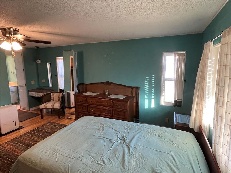 For Sale: $185,500 (2 beds, 2 baths, 1272 Square Feet)