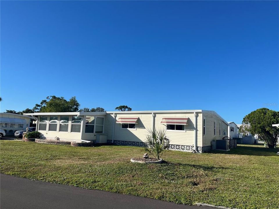 For Sale: $185,500 (2 beds, 2 baths, 1272 Square Feet)