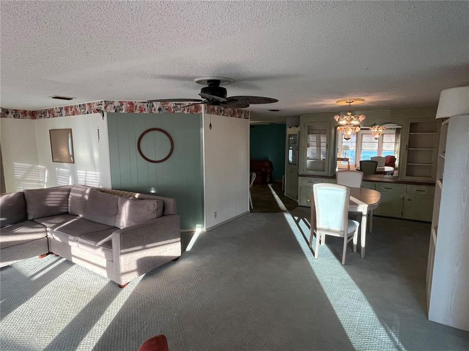 For Sale: $185,500 (2 beds, 2 baths, 1272 Square Feet)