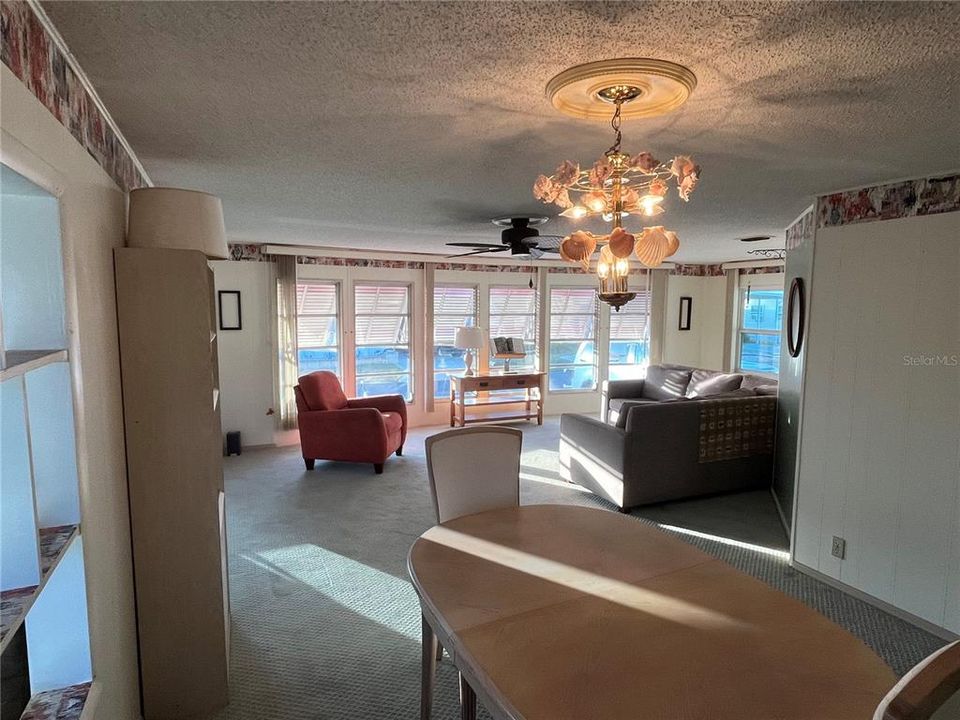 For Sale: $185,500 (2 beds, 2 baths, 1272 Square Feet)