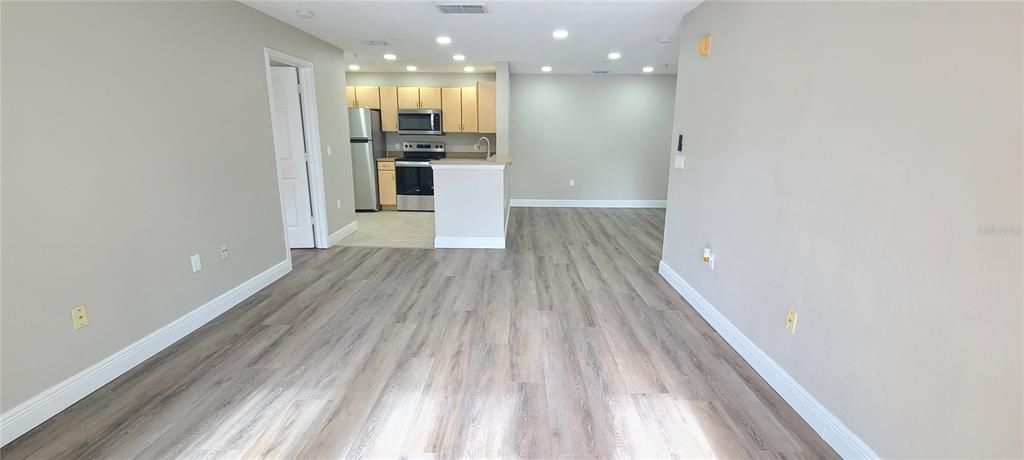 待售: $219,000 (2 贝兹, 2 浴室, 1006 平方英尺)