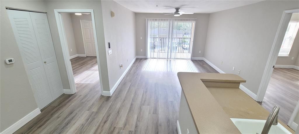 待售: $219,000 (2 贝兹, 2 浴室, 1006 平方英尺)