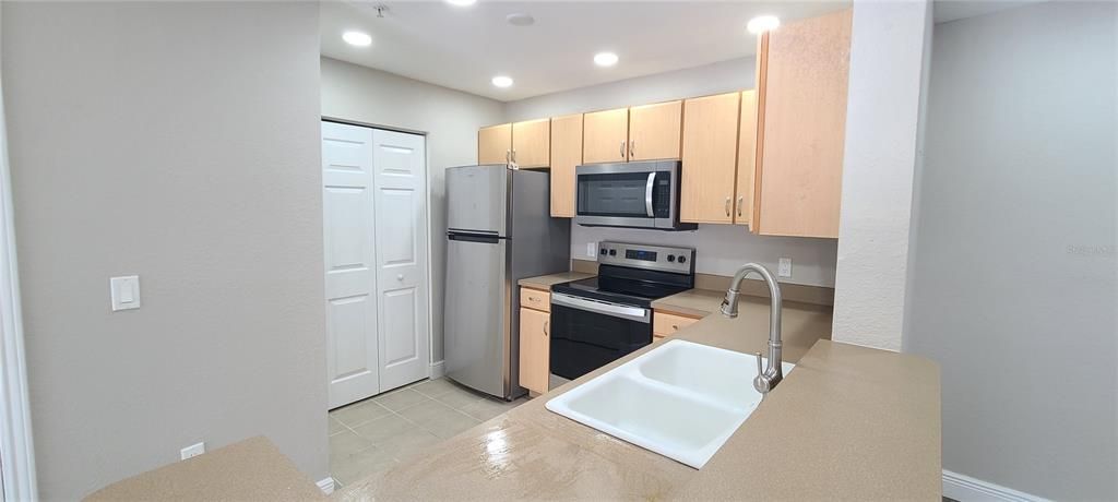 待售: $219,000 (2 贝兹, 2 浴室, 1006 平方英尺)