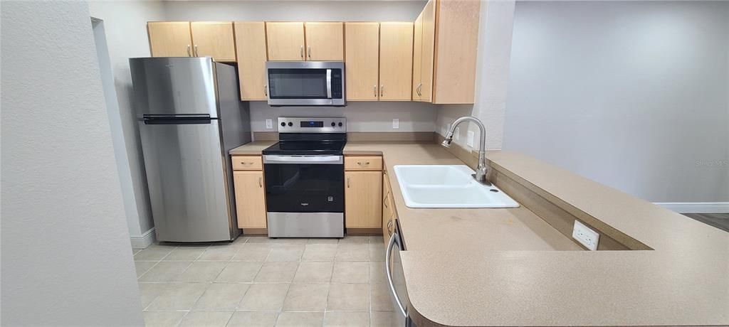 待售: $219,000 (2 贝兹, 2 浴室, 1006 平方英尺)