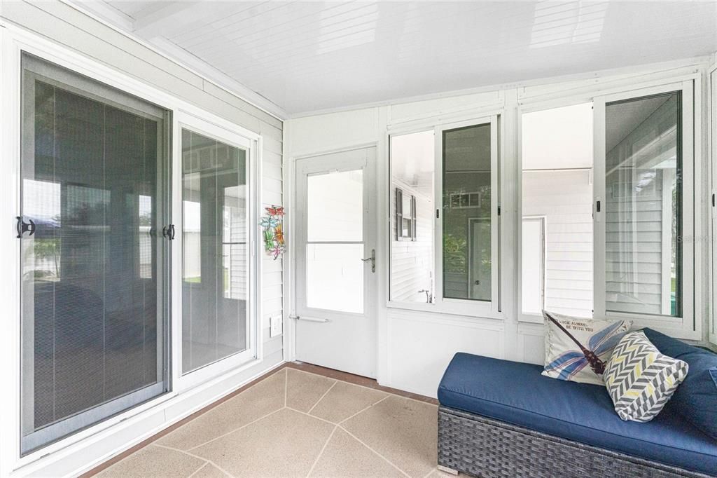 For Sale: $191,000 (2 beds, 2 baths, 1090 Square Feet)