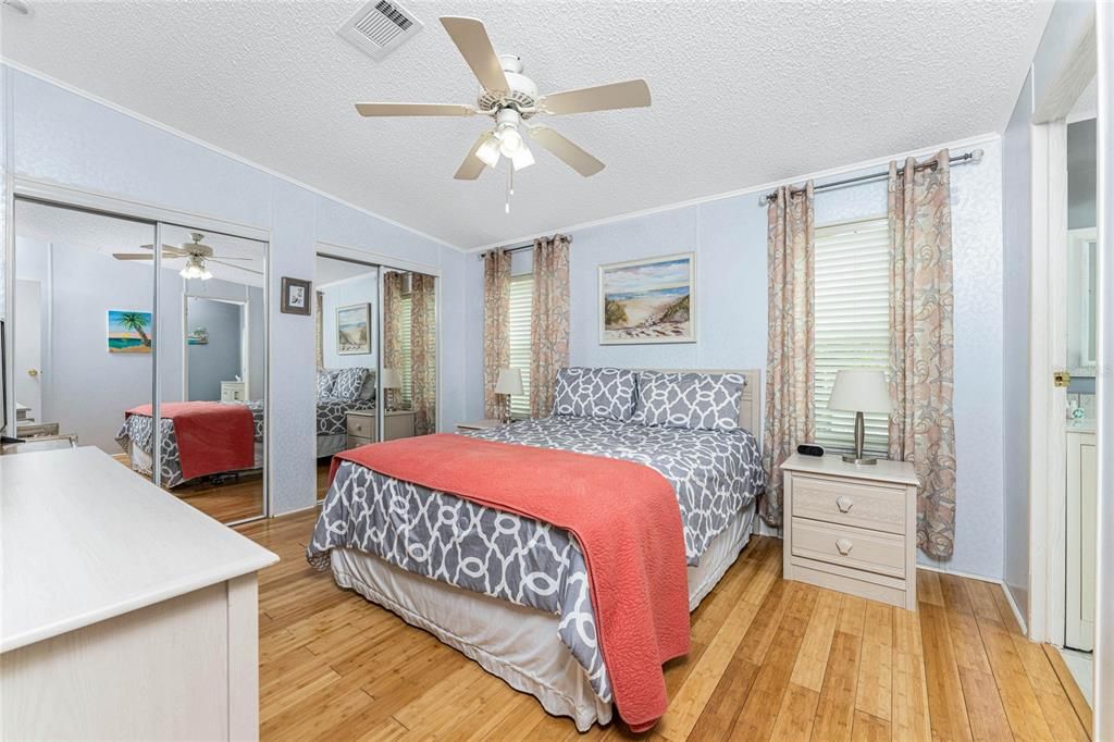 For Sale: $191,000 (2 beds, 2 baths, 1090 Square Feet)