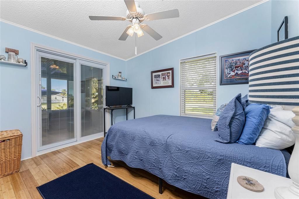 For Sale: $191,000 (2 beds, 2 baths, 1090 Square Feet)