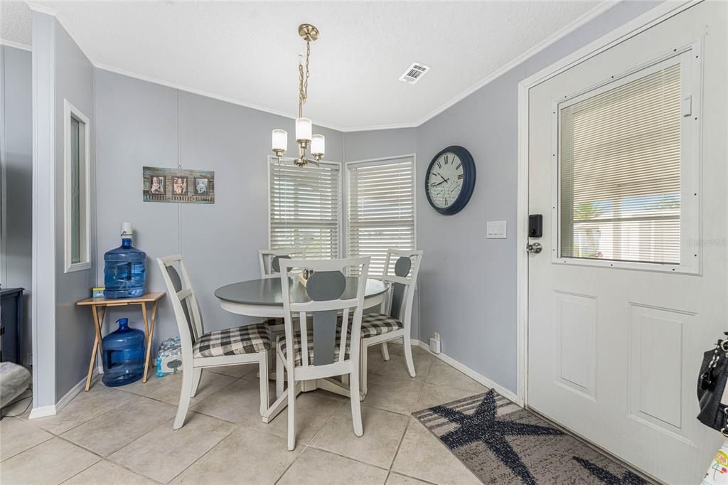 For Sale: $191,000 (2 beds, 2 baths, 1090 Square Feet)