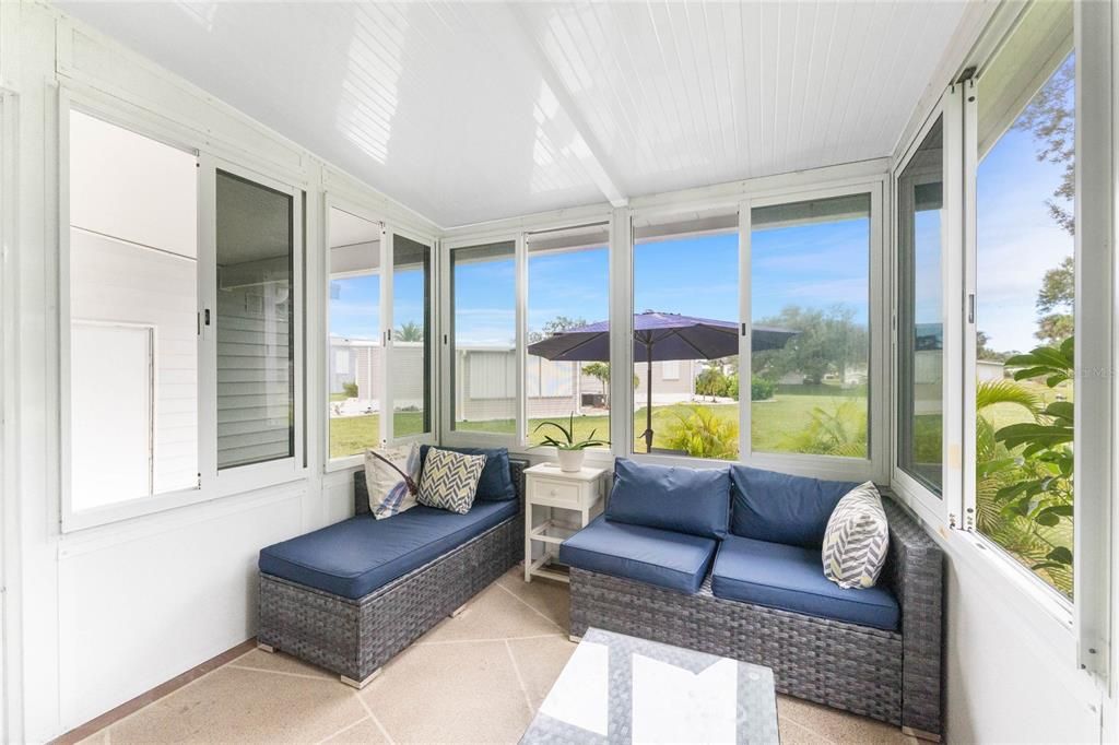 For Sale: $191,000 (2 beds, 2 baths, 1090 Square Feet)