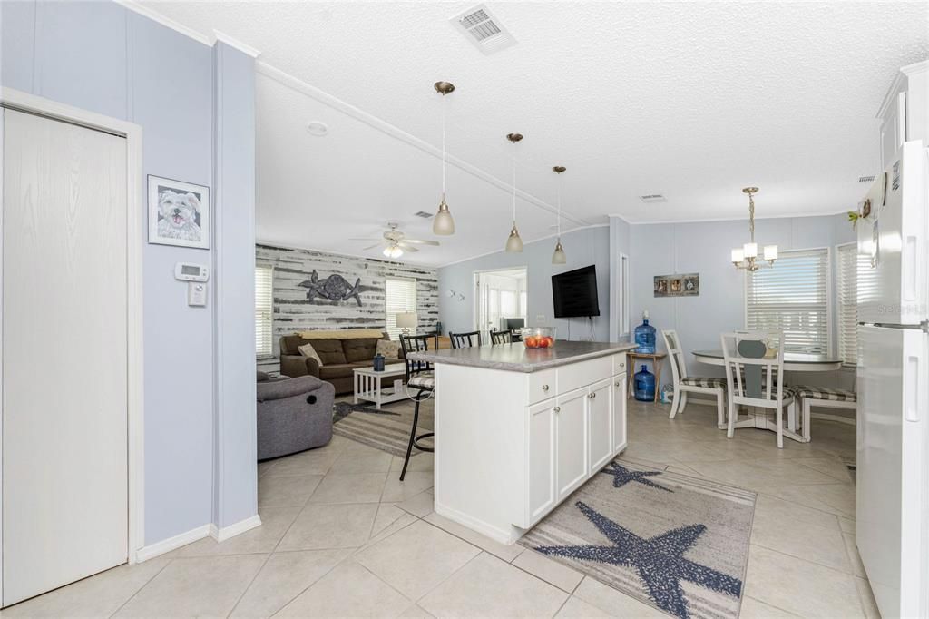 For Sale: $191,000 (2 beds, 2 baths, 1090 Square Feet)