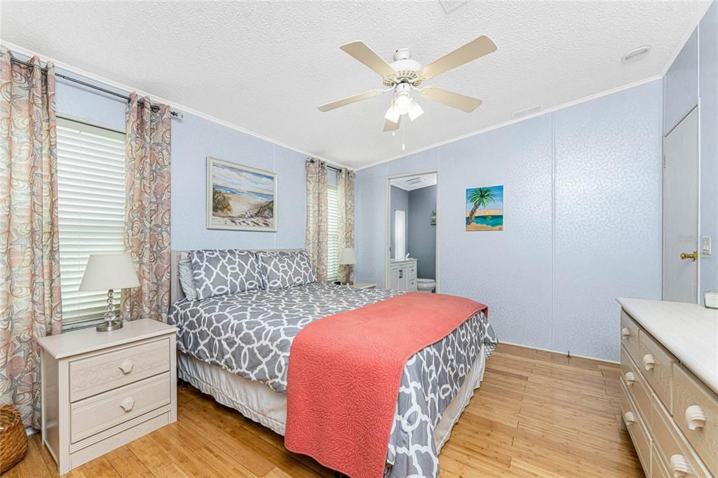 For Sale: $191,000 (2 beds, 2 baths, 1090 Square Feet)