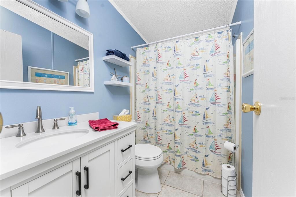 For Sale: $191,000 (2 beds, 2 baths, 1090 Square Feet)