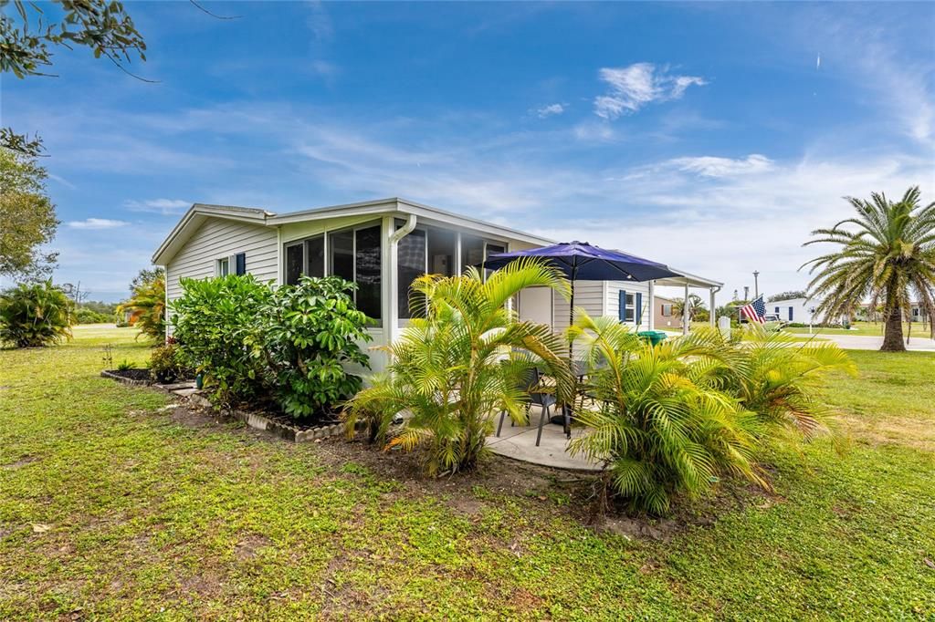 For Sale: $191,000 (2 beds, 2 baths, 1090 Square Feet)